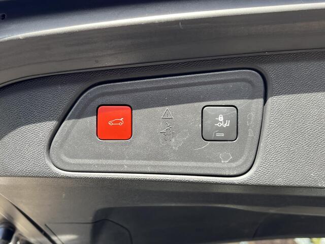 Peugeot 3008 1.6 HYbrid 225 GT Pack Business BLACK PACK | BOMVOL!! | ELKT. ACHTERKLEP | STOELVERWARMING | APPLECARPLAY | RIJKLAAR MET 12 MND BOVAG GARANTIE | ACHTERUITRIJ CAMERA | ADAP. CRUISE | DODE HOEK |