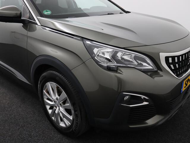 Peugeot 3008 1.2 PureTech Active Apple Carplay/Android Auto, Bluetooth, Navigatie, Cruise control, Rijstrooksensor, Parkeersensor achter, Buitenspiegels elektrisch verstel- en verwarmbaar Hoge instap met veel ruimte in de auto. Luxe suv met alles erop en eraan.