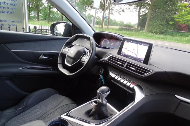 Peugeot 3008 1.2 PureTech Allure NAVI TREKHAAK