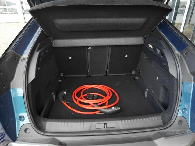 Peugeot 3008 e-3008 Allure Avantage 210 73 kWh | Demo | Lichtmetalen velgen 19 inch | Achteruitrijcamera | Climate control | Cruise control | Navigatie | Apple carplay/Android auto