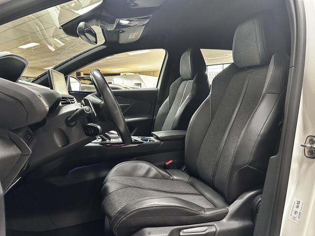 Peugeot 3008 1.6 e-THP GT Line/ Automaat/ Trekhaak!/ LED Koplampen/ Camera/ Stoelverw./ Dodehoekdet./ Clima/ Navi/ Cruise/ Bluetooth/ Multi.LEDER.Stuur/ Elek.pakket/ Isofix/ PDC.