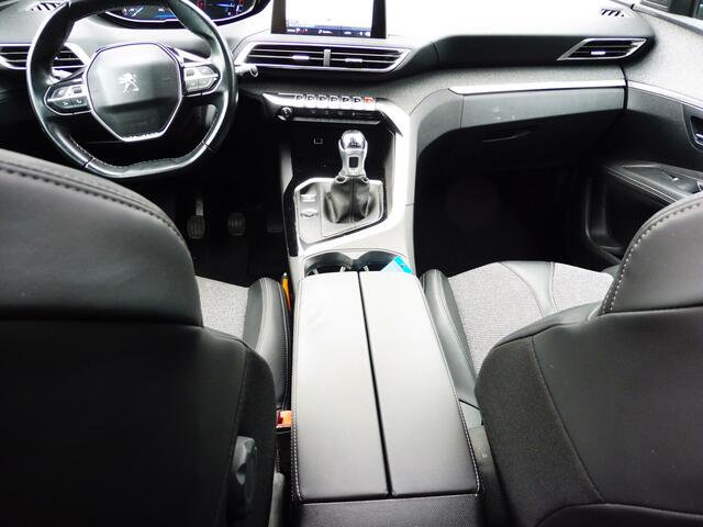 Peugeot 3008 1.2 PureTech Allure Afn trekh. | Panodak | LMV 19"| Stof/leer | Camera | NL auto | Nwe riem