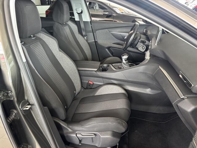 Peugeot 3008 1.2 PureTech Active Navi Carplay Trekhaak Parkeersensoren