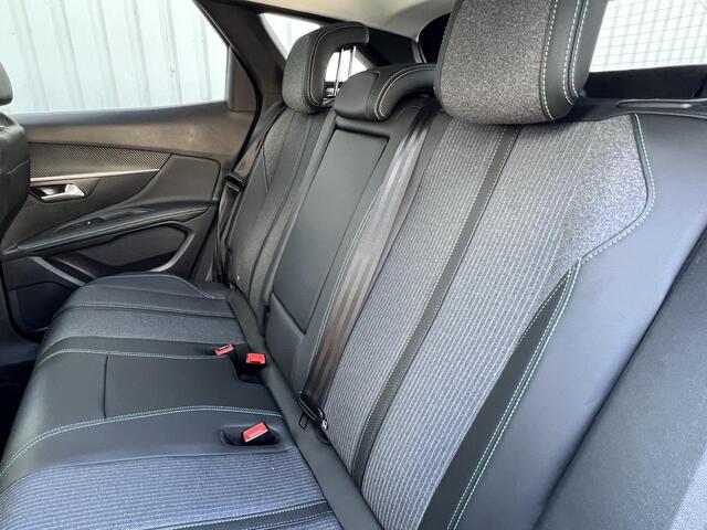Peugeot 3008 1.6 HYbrid 225 Allure