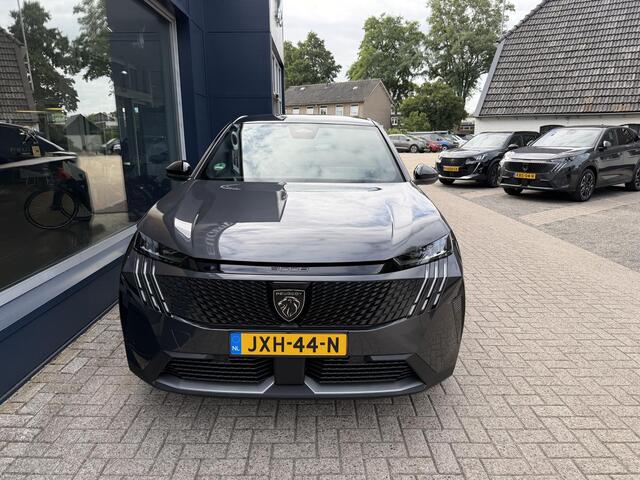 Peugeot 3008 1.6 plug-in Hybrid 195 GT Tot 8 jaar Garantie | Stekkerhybride tot 85 KM Elektrisch Rijden | Electrische Achterklep | Navigatie | Stoel & Stuurverwarming | 360 Graden Camera | Keyless Entry | LED Verlichting | 19" Lichtmetalen Velgen |