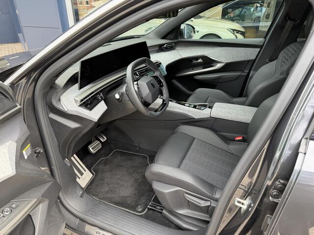 Peugeot 3008 1.6 plug-in Hybrid 195 GT Tot 8 jaar Garantie | Stekkerhybride tot 85 KM Elektrisch Rijden | Electrische Achterklep | Navigatie | Stoel & Stuurverwarming | 360 Graden Camera | Keyless Entry | LED Verlichting | 19" Lichtmetalen Velgen |