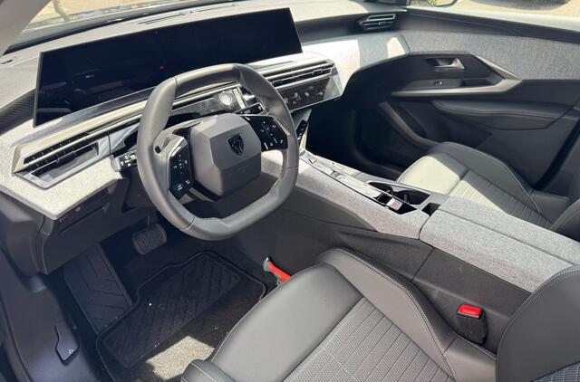 Peugeot 3008 1.2 Hybrid 145 Allure | Draadloze Apple Carplay / Android Auto | 360° Camera | Adaptieve Cruise Controle