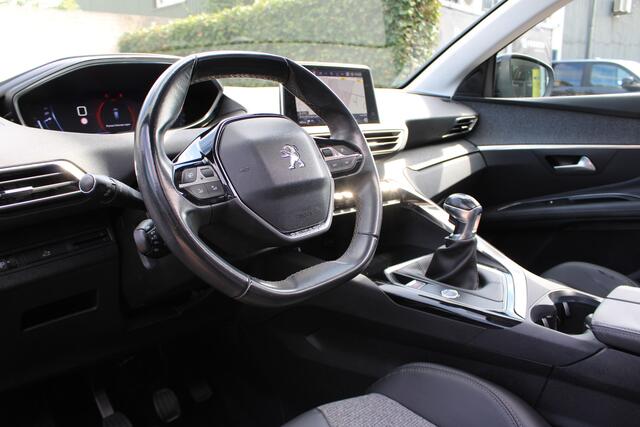 Peugeot 3008 1.2 PureTech Première | Panoramadak | Camera | Trekhaak | Elekt. achterklep | Navigatie