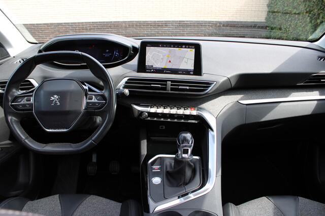 Peugeot 3008 1.2 PureTech Première | Panoramadak | Camera | Trekhaak | Elekt. achterklep | Navigatie
