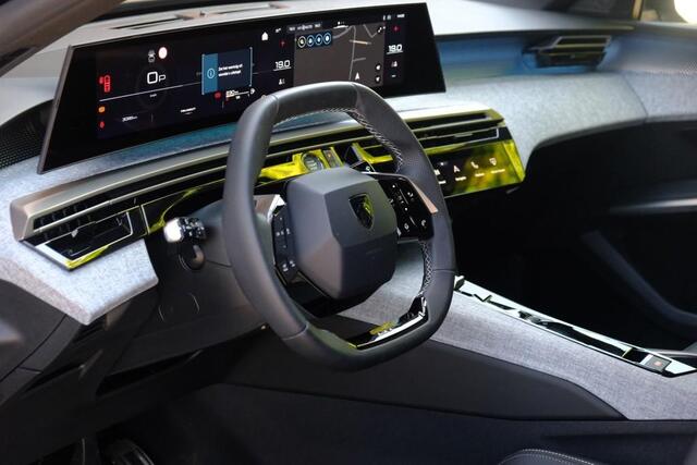 Peugeot 3008 1.2 Hybrid 145pk e-DCS6 GT | Navi | App Connect | Climate | Adaptive Cruise | Camera | Elektrische Achterklep | Winter Pakket