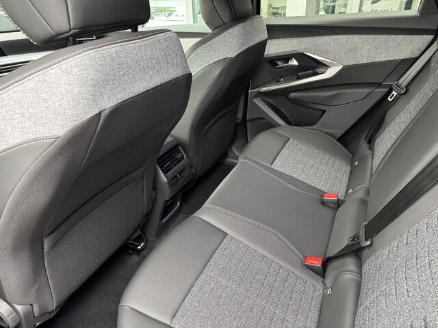 Peugeot 3008 e-3008 Allure 210pk 73 kWh | Apple Carplay/Android Auto | Panoramic Navigation pack | Adaptive cruisecontrol | Dodehoek bewaking | Rondomzicht camera | 19 inch lichtmetaal
