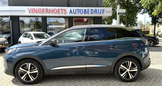 Peugeot 3008 1.6 HYbrid 225 Allure Benzine & Elektrisch Hybride * Open Schuifdak * Stoelverwarming * Dodehoek Bewaking * Keyless Entry & Start * Navigatie * Climate & Cruise Control * Wallbox Stekker * Vingerhoets; Vierde Generatie Eersteklas Service. Al meer dan 100 jaar een begrip in de Brabantse Kempen.