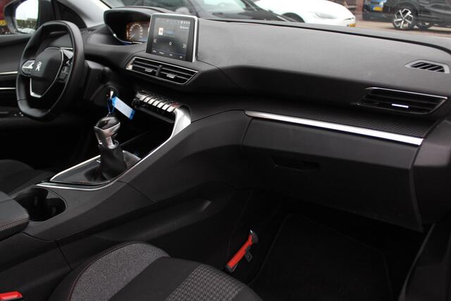 Peugeot 3008 1.2 PureTech Allure / Trekhaak / CarPlay / Parkeerhulp V+A / 17'' / Cruise Control