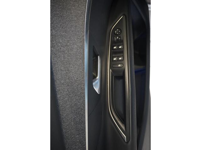 Peugeot 3008 1.2 PureTech Allure|Automaat|Stoelverwarming