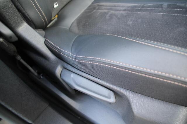 Peugeot 3008 1.2 PureTech 130pk GT Airco Pano Navi Carplay Camera 1e eigenaar