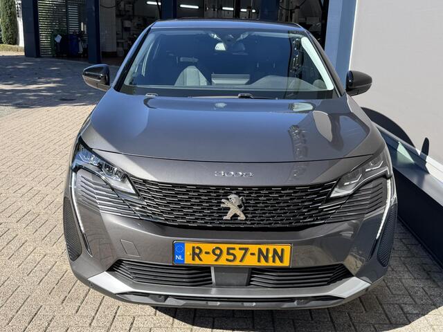 Peugeot 3008 130PK Allure Pack | Trekhaak | Hoge Instap | Full LED Koplampen | Stoelverwarming | Geintegreerde Navigatie | Apple Carplay | 29000 KM! | Achteruitrijcamera | Dode Hoekbewaking | PDC rondom |