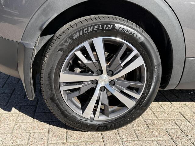 Peugeot 3008 130PK Allure Pack | Trekhaak | Hoge Instap | Full LED Koplampen | Stoelverwarming | Geintegreerde Navigatie | Apple Carplay | 29000 KM! | Achteruitrijcamera | Dode Hoekbewaking | PDC rondom |