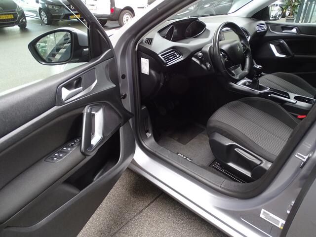 Peugeot 308 SW 1.2 PureTech Executive, Pano, Cruise, Navi, PDC