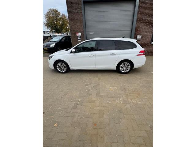 Peugeot 308 SW 1.2 PureTech Blue Lease Executive