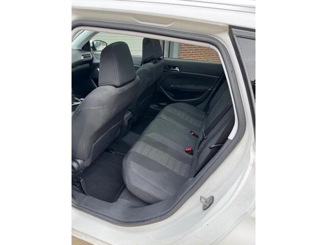 Peugeot 308 SW 1.2 PureTech Blue Lease Executive