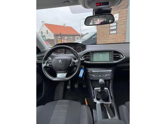 Peugeot 308 SW 1.2 PureTech Blue Lease Executive