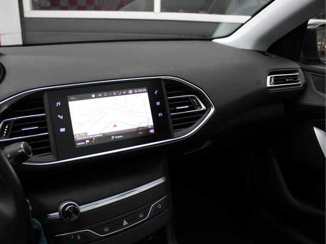 Peugeot 308 SW 1.2 PureTech 131PK Automaat Blue Lease Premium /NAVI/Panoramadak/360° Camera/LED/PDC/DAB+/Apple carplay/Lane assist/NAP! 1e eig!