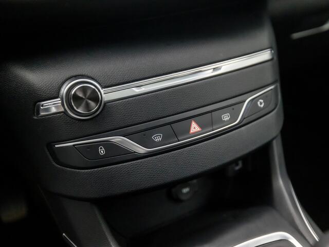 Peugeot 308 SW 1.2 PureTech Premium Sport Automaat (PANORAMADAK, APPLE CARPLAY, NAVIGATIE, 360 CAMERA, SPORTSTOELEN, GETINT GLAS, CRUISE, NIEUWE APK, NIEUWSTAAT)