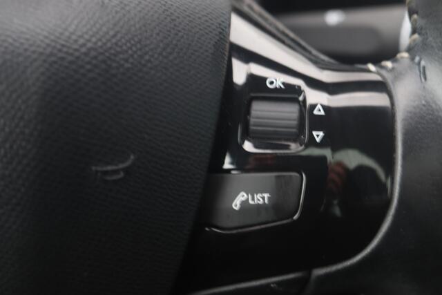 Peugeot 308 SW BWJ 2016 1.2 131 PK Blue Lease Premium PANORAMADAK / AUTOMAAT / PRIV. GLAS / CLIMA / NAVI / CRUISE / BLUETOOTH / PDC V+A / LMV 16 INCH / MULTIFUNCT. STUUR