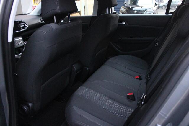 Peugeot 308 1.2 110PK ALLURE | NAVIGATIE | PARKEER SENSOREN VOOR EN ACHTER | FULL LED KOPLAMPEN | LICHTMETALEN VELGEN | ALL SEASON BANDEN | CLIMATE CONTROL | CRUISE CONTROL |
