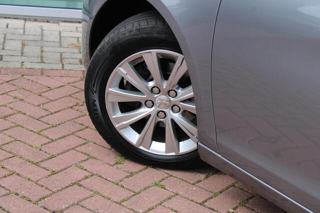 Peugeot 308 SW 1.2 PureTech Style PANORAMADAK - TREKHAAK