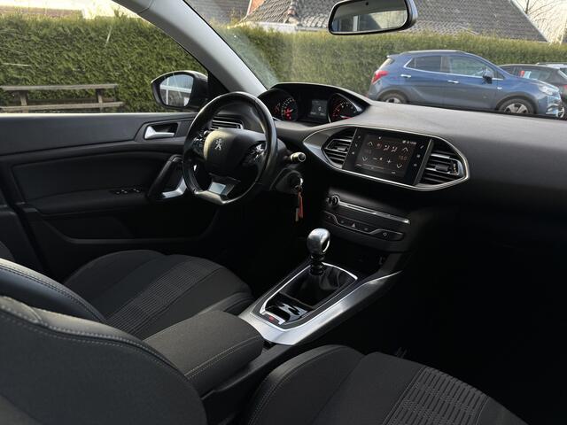 Peugeot 308 SW 1.2 PureTech Blue Lease Premium | Trekhaak | Panoramadak | Rijklaar + 12 Maand BOVAG Garantie