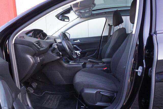 Peugeot 308 SW 1.5 BlueHDi Blue Lease Executive | Panoramadak | Camera | Navigatie | Cruise Control | Origineel NL |