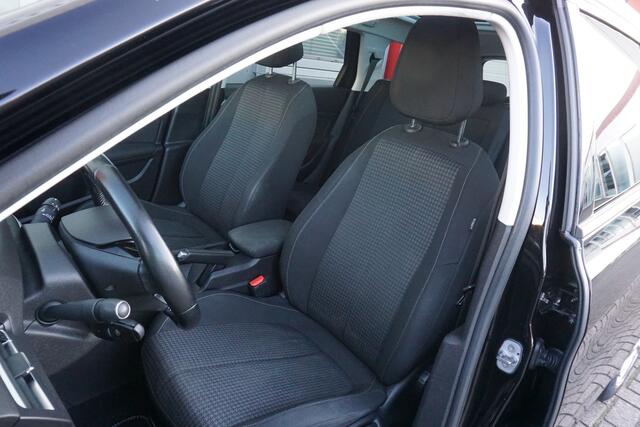 Peugeot 308 SW 1.5 BlueHDi Blue Lease Executive | Panoramadak | Camera | Navigatie | Cruise Control | Origineel NL |