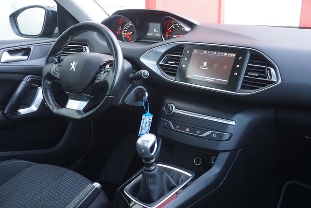 Peugeot 308 SW 1.5 BlueHDi Blue Lease Executive | Panoramadak | Camera | Navigatie | Cruise Control | Origineel NL |