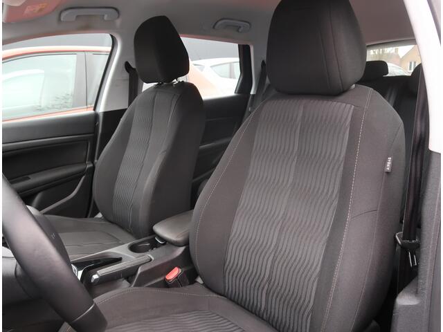 Peugeot 308 SW 130 pk benzine * Navigatie * Trekhaak * Parkeersensoren * Vingerhoets; Vierde Generatie Eersteklas Service !