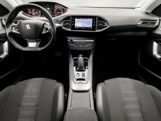 Peugeot 308 SW 1.2 PureTech Sport Automaat (APPLE CARPLAY, GROOT NAVI, 360 CAMERA, ADAPTIVE CRUISE, GETINT GLAS, LEDER, SPORTSTOELEN, PARKEERSENSOREN, KEYLESS, DAB+, NIEUWSTAAT)