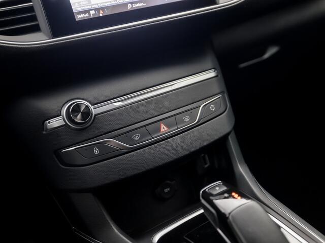 Peugeot 308 SW 1.2 PureTech Sport Automaat (APPLE CARPLAY, GROOT NAVI, 360 CAMERA, ADAPTIVE CRUISE, GETINT GLAS, LEDER, SPORTSTOELEN, PARKEERSENSOREN, KEYLESS, DAB+, NIEUWSTAAT)