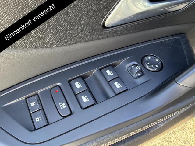 Peugeot 308 1.2 PureTech Allure Pack Business | Apple Carplay & Android | Keyless Entry | Draadloze telefoonlader |
