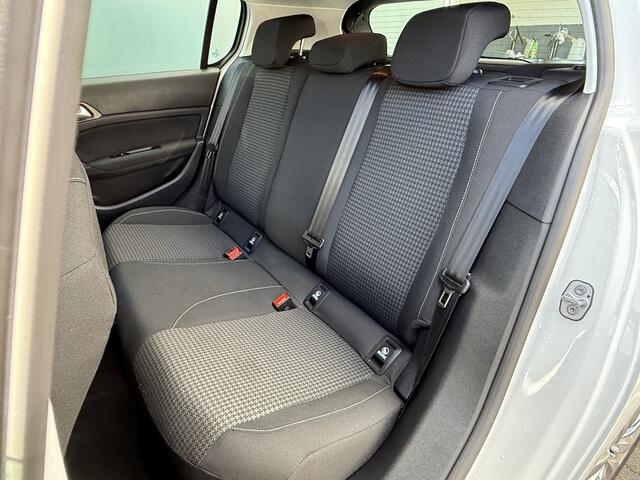 Peugeot 308 BWJ 10-2020 | 111 PK Active Pack CLIMA / TREKHAAK / VIRTUAL COCKPIT / NAVI / LMV / APPLE CARPLAY