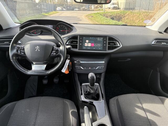 Peugeot 308 SW 1.2 PureTech Blue Lease Executive / NAVI / AIRCO / CRUISE / PANORAMADAK / 135dkm! NAP!