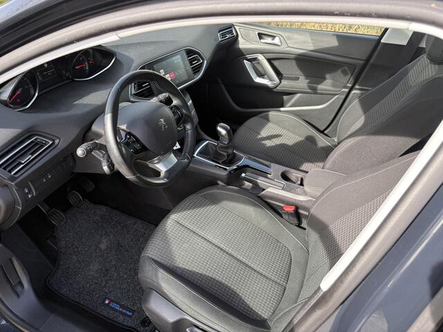 Peugeot 308 SW 1.2 PureTech Blue Lease Executive / NAVI / AIRCO / CRUISE / PANORAMADAK / 135dkm! NAP!