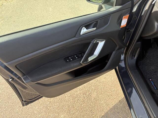 Peugeot 308 SW 1.2 PureTech Blue Lease Executive / NAVI / AIRCO / CRUISE / PANORAMADAK / 135dkm! NAP!