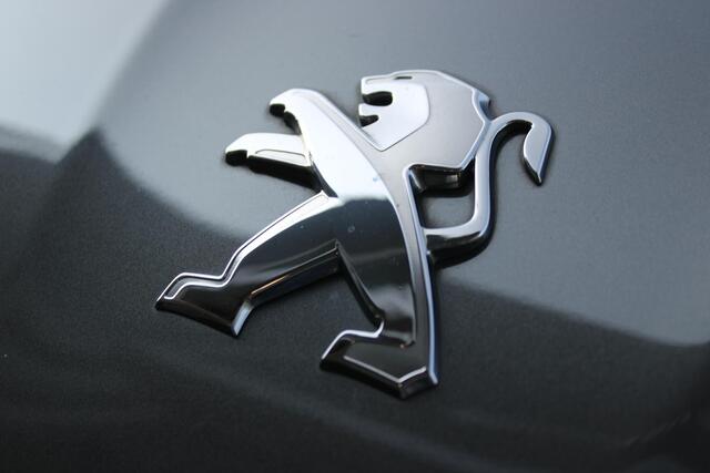 Peugeot 308 1.2 130PK ALLURE AUTOMAAT | NAVIGATIE | PANORAMADAK | TREKHAAK | ACHTERUITRIJ CAMERA | PARKEERSENSOREN | DAB+ RADIO | CLIMATE CONTROL | 16" LICHTMETALEN VELGEN | CRUISE CONTROL | FULL LED KOPLAMPEN |
