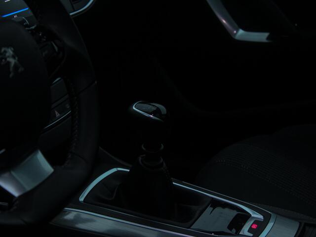 Peugeot 308 1.2 PureTech Allure Avantage NL AUTO | PANO | VELGEN | PDC |