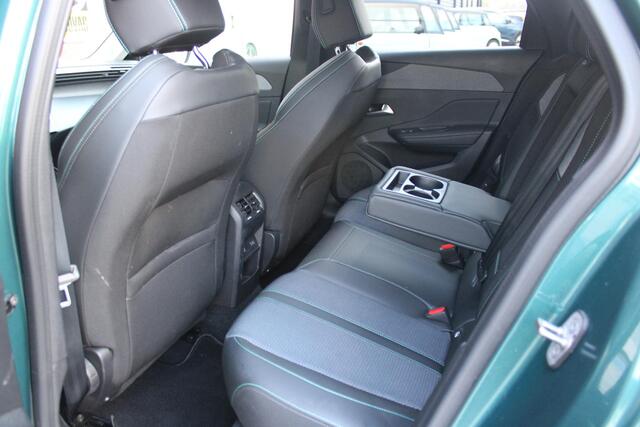 Peugeot 308 SW 1.2 130PK AUTOMAAT ALLURE | ACHTERUITRIJ CAMERA | 17" LICHTMETALEN VELGEN | LED KOPLAMPEN | STOEL VERWARMING | CRUISE CONTROL | DAB+ RADIO | DRAADLOZE APPLE CARPLAY/ANDROID AUTO | NAVIGATIE |