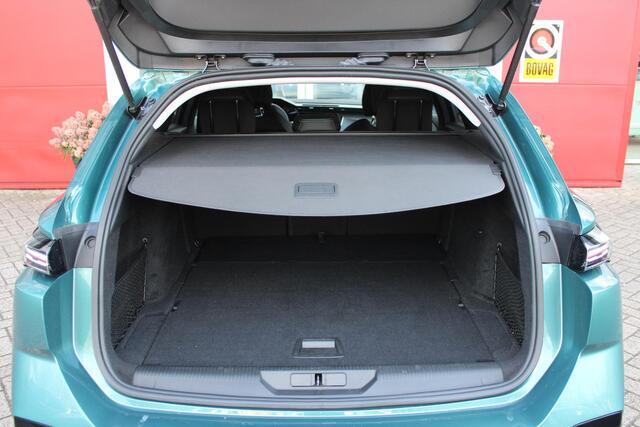 Peugeot 308 SW 1.2 130PK AUTOMAAT ALLURE | ACHTERUITRIJ CAMERA | 17" LICHTMETALEN VELGEN | LED KOPLAMPEN | STOEL VERWARMING | CRUISE CONTROL | DAB+ RADIO | DRAADLOZE APPLE CARPLAY/ANDROID AUTO | NAVIGATIE |