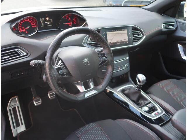 Peugeot 308 130 Pk Benzine * GT-line * Super Sportief * Black Pack * Navigatie * Panoramadak * Denon Geluid * 1/2 Leder Interieur * DAB Radio * Achteruitrij Camera * Zwarte Hemelbekleding * Adaptive Cruise Control * Keyless Entry & Start Button * Vingerhoets: Vierde 