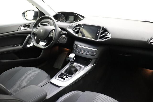 Peugeot 308 SW 1.2 PureTech Allure 130pk | Panoramadak | Navigatie | Climate Control | Trekhaak