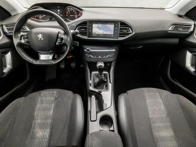 Peugeot 308 SW 1.2 PureTech Sport (PANORAMADAK, APPLE CARPLAY, GROOT NAVI, LEDER, SPORTSTOELEN, GETINT GLAS, DAB+, CRUISE, TREKHAAK, NIEUWE APK, NIEUWSTAAT)