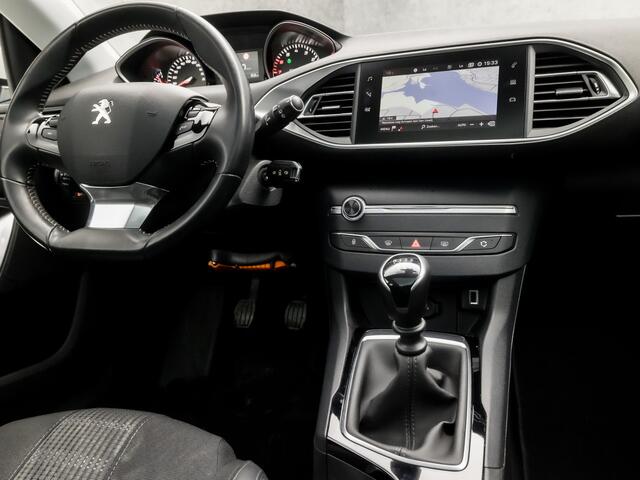 Peugeot 308 SW 1.2 PureTech Sport (PANORAMADAK, APPLE CARPLAY, GROOT NAVI, LEDER, SPORTSTOELEN, GETINT GLAS, DAB+, CRUISE, TREKHAAK, NIEUWE APK, NIEUWSTAAT)